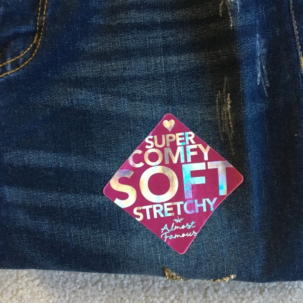 Almost Famous Mid-Rise Ankle Cut Jeans | Size 13 | Star Print & Frayed Hem - Picture 4 of 10